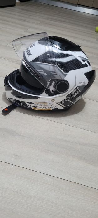 Vând casca moto Shark Spartan S