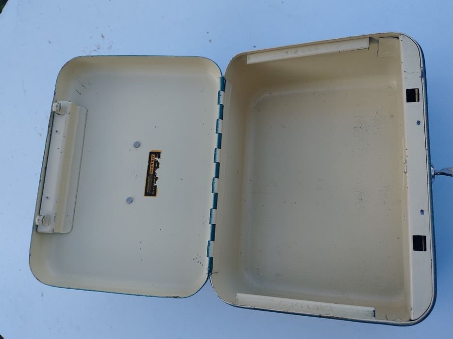 Месомелачка, огледало, касичка, статуетка