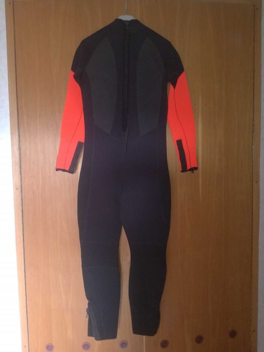 Мъжки водолазен неопренов костюм Реактор, мярка Л - Нов 4мм.