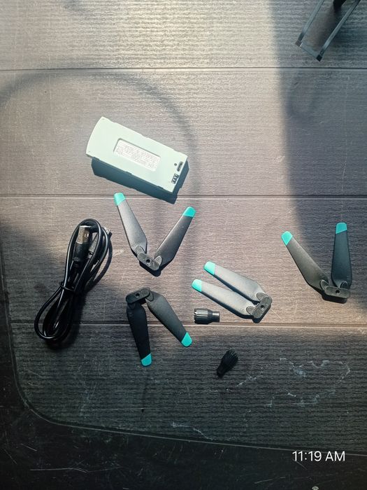 Vând mai multe drone cu telecomanda