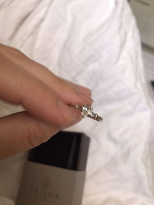 Inel cu diamant forma de lacrima