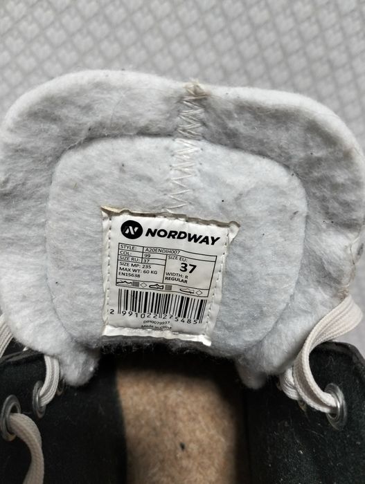 Коньки сатылады.