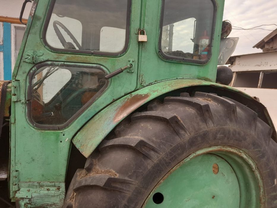 Продается трактор, вместе с комплектом