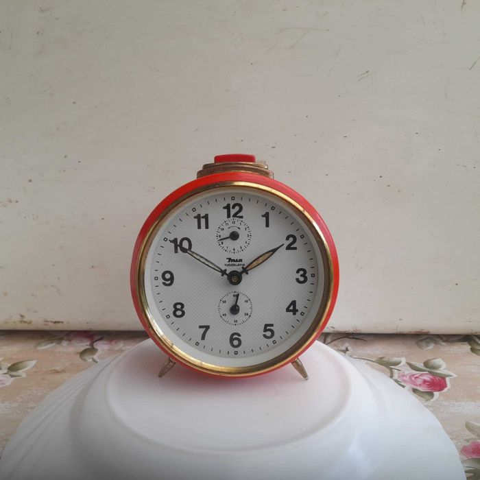 Ceas desteptator de masa - mecanic . JNSA - fosta YUGOSLAVIA .