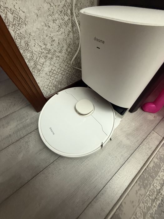 Роботпылесос продам DREM D10+  все щётки фильтра стоят новые.