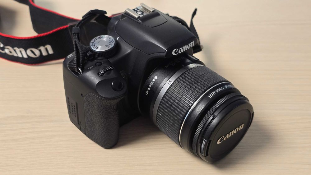 Canon EOS 500D, 15.1MP + Obiectiv EF-S 18-55mm