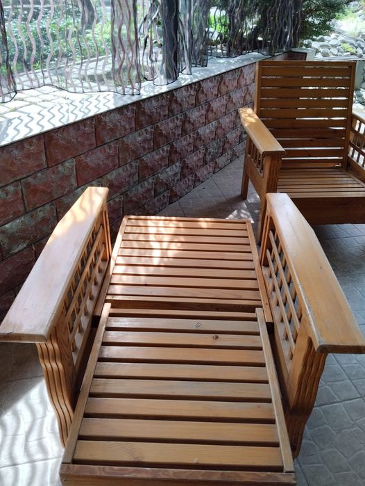 Кресло лежак деревянный