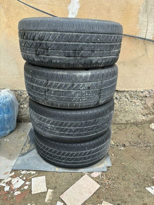 Продается шины Bridgestone 245/4518