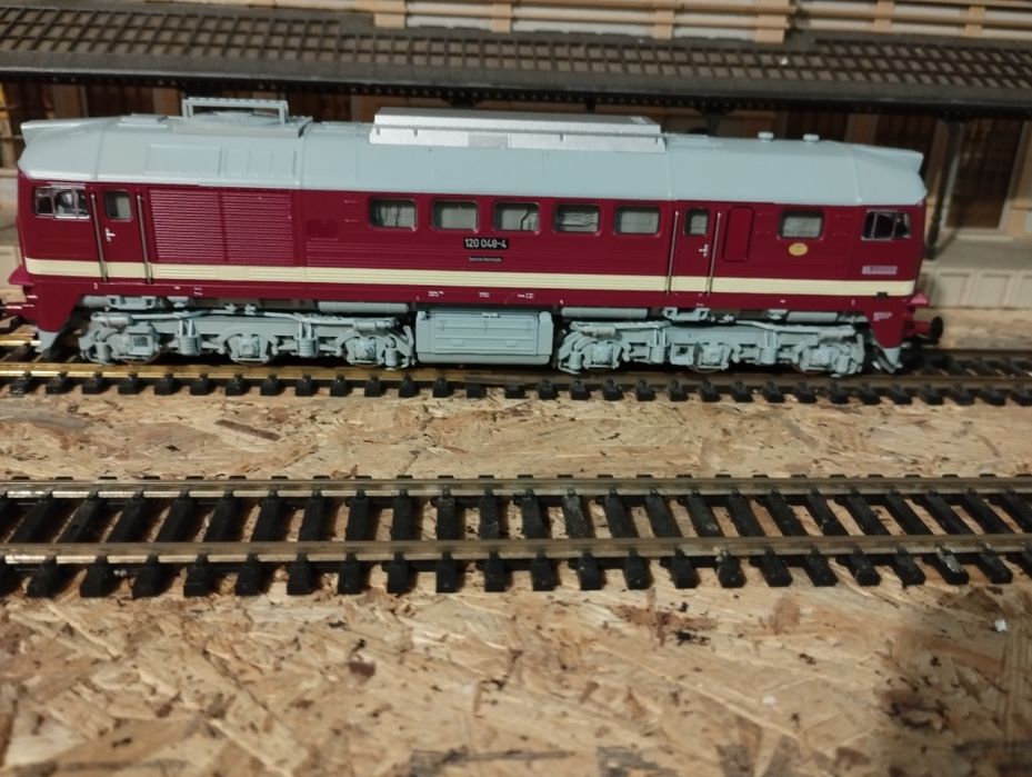 Дизелов локомотив Roco BR120 HO 1/87