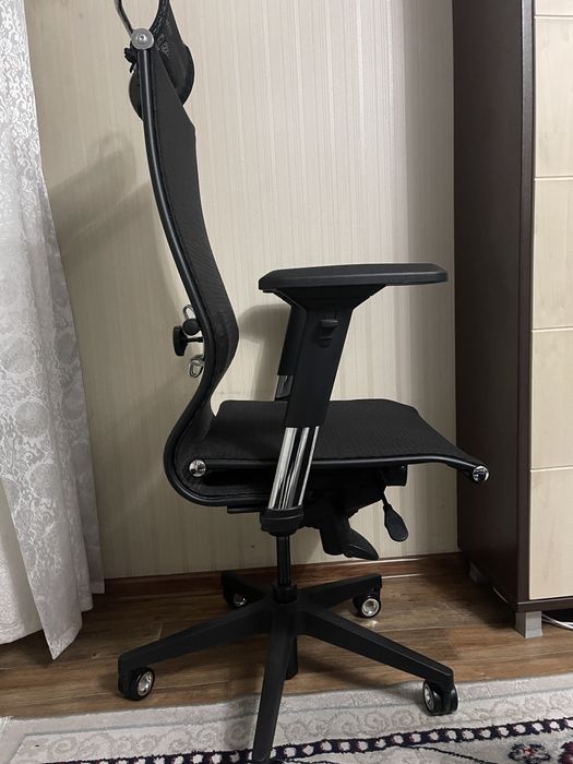 Эргономичное кресло Samurai Black Edition (сетка)