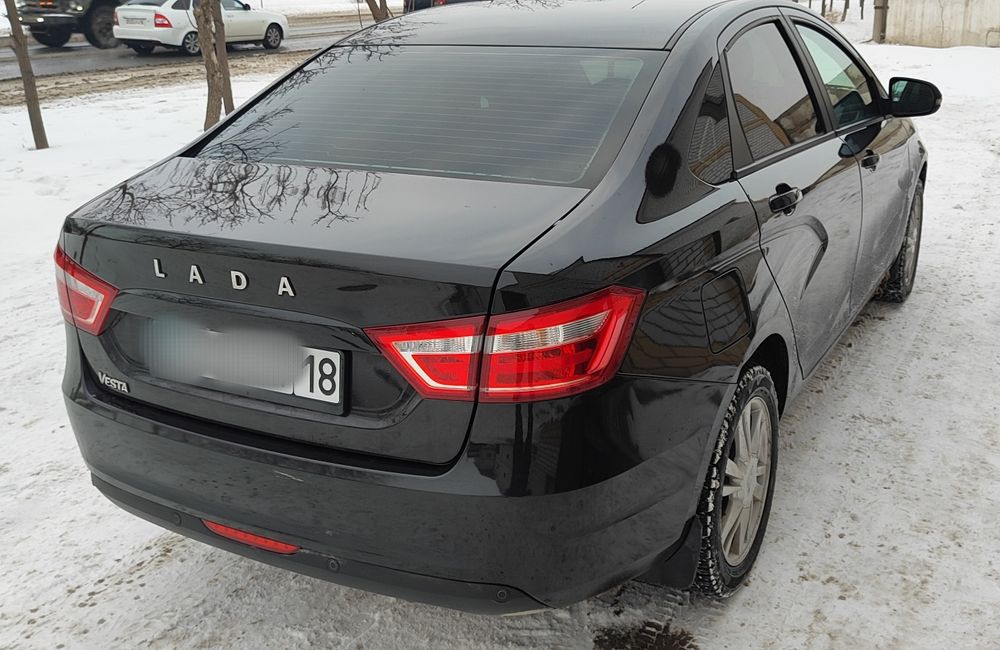 Lada Vesta            .