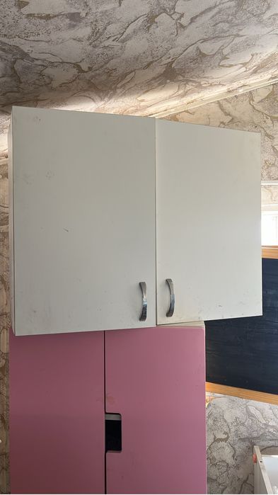 Навесной кухонный шкаф