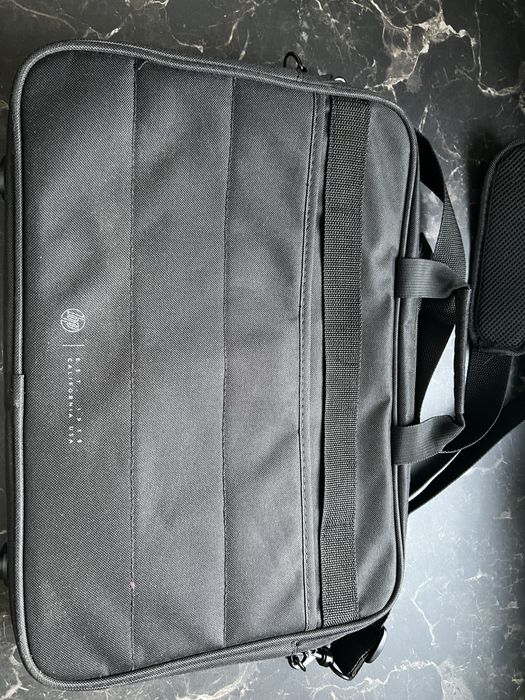 Laptop HP ProBook 450 G8 si geanta laptop HP
