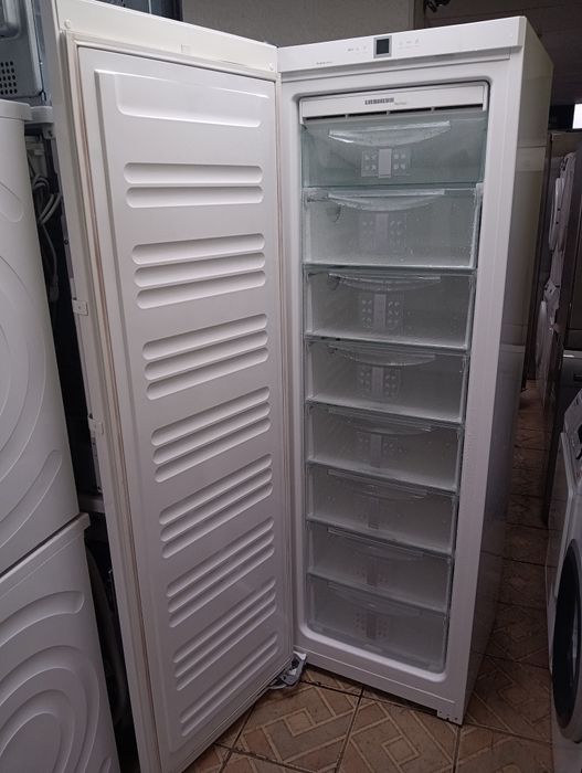 Огромен вертикален фризер Liebherr с 8 чекмеджета А+++ 2 г.Гаранция