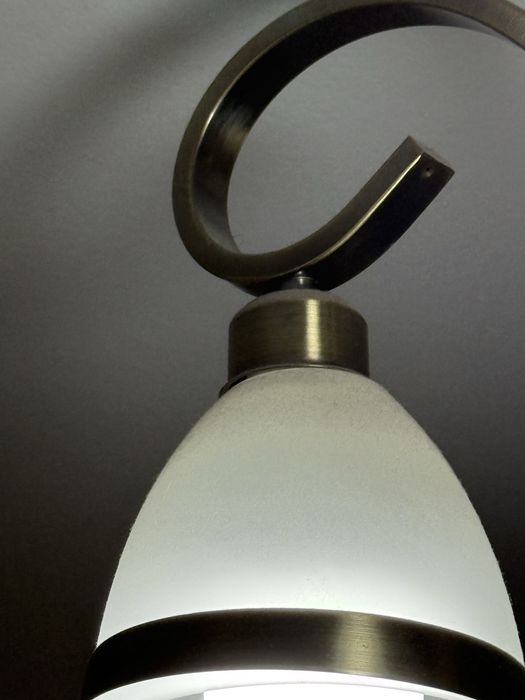 Продается качественная люстра