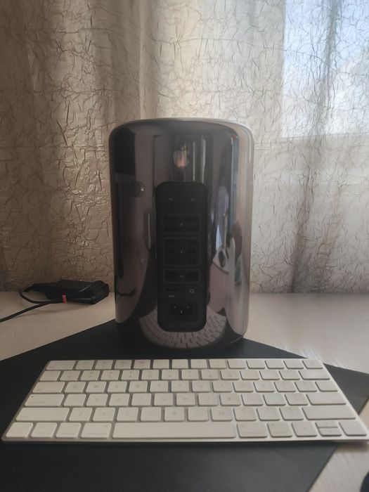 Mac PRO 6.1 (рабочая станция) + magic keyboard