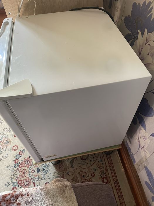 Продам мини холодильник