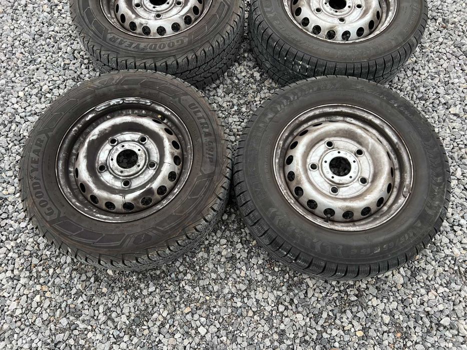 Джанти със зимни гуми Goodyear 215/65/15C DOT4324 oт бус Форд/Ford!!