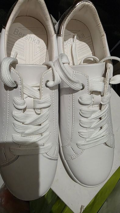 Кеды белые Bershka