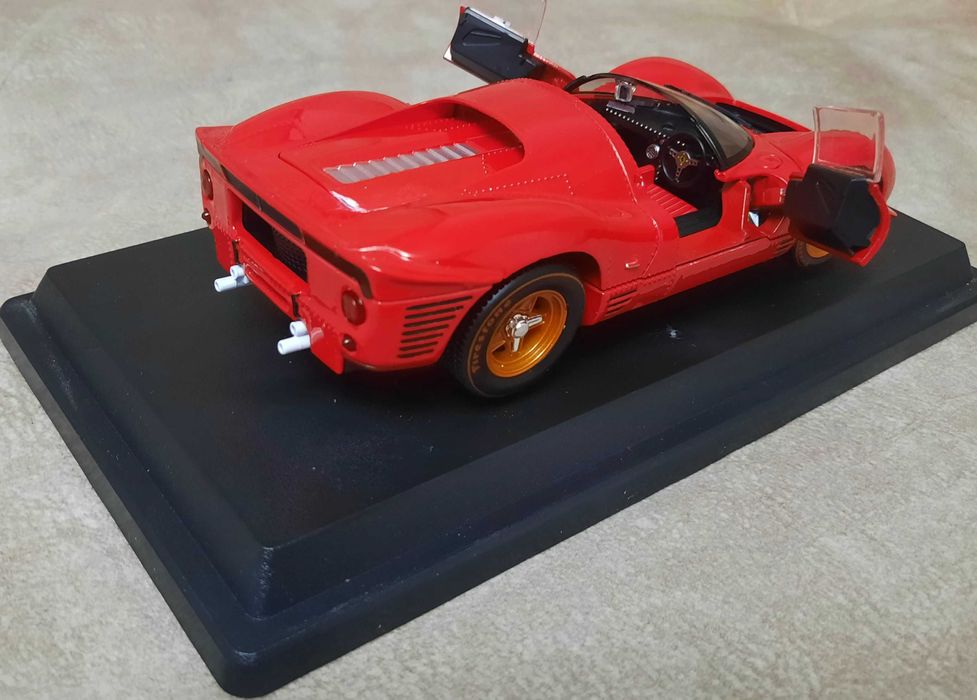 Машинка модель коллекционная