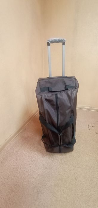 Продам сумку на колесах
