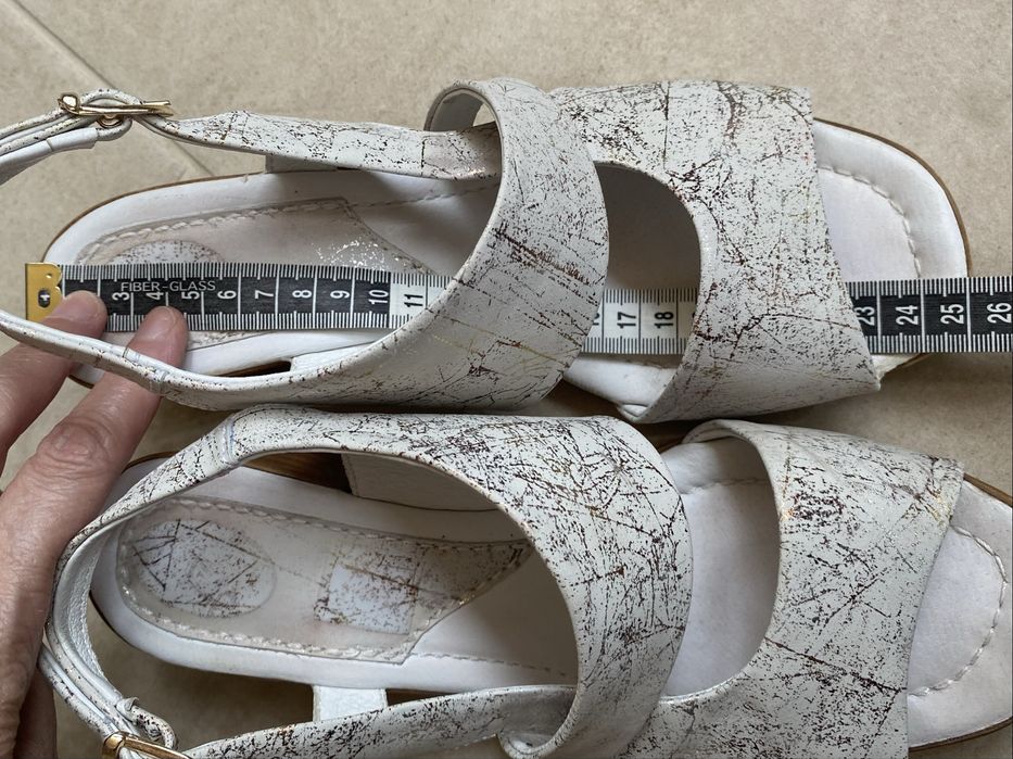 Бели дамски сандали от естествена кожа 39