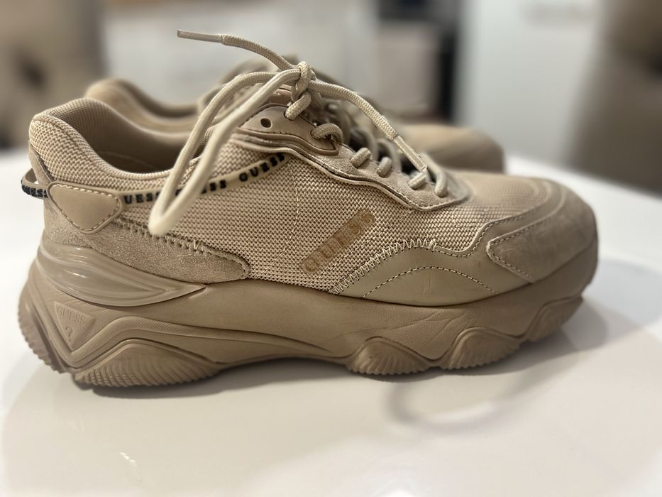 Сникърси бежови guess