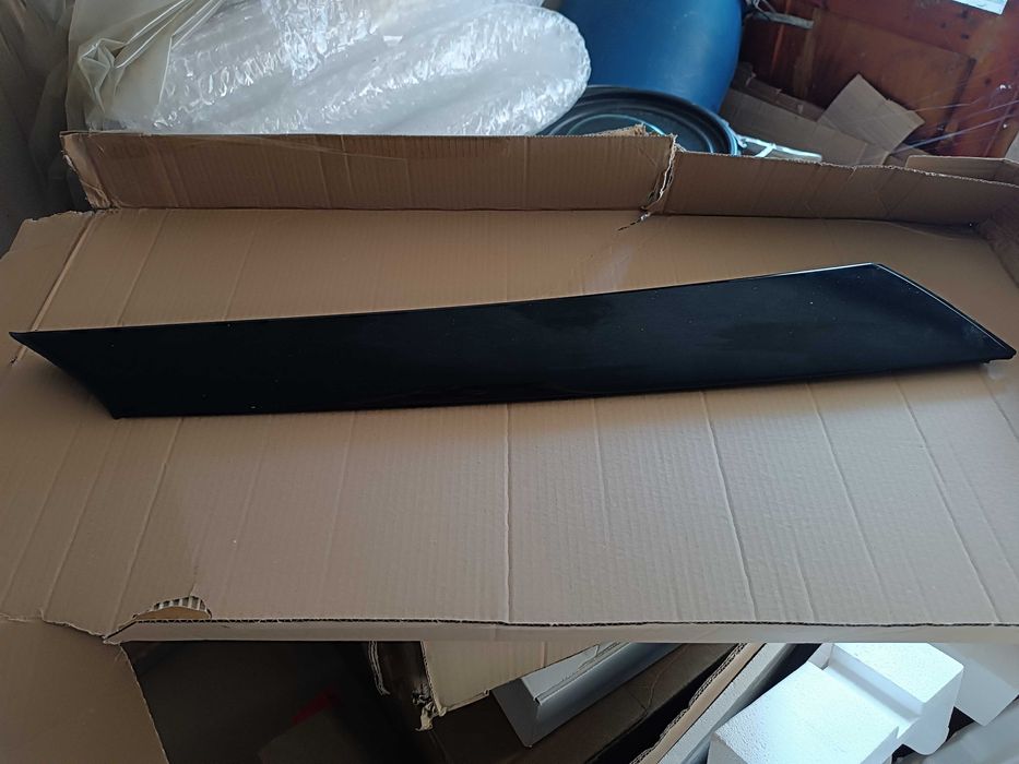 Лайсна- лява челно стъкло за Шкода Румстър