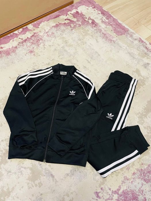 Trening Adidas marimea 7-8ani