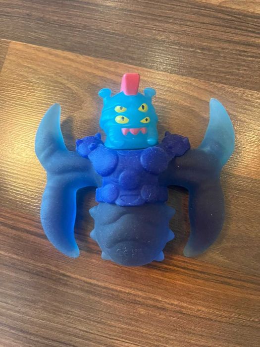 GooJitZu - Сатурно Галакт, тянущаяся фигурка