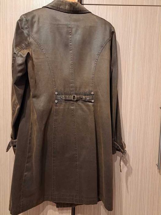 Продавам дамско манто