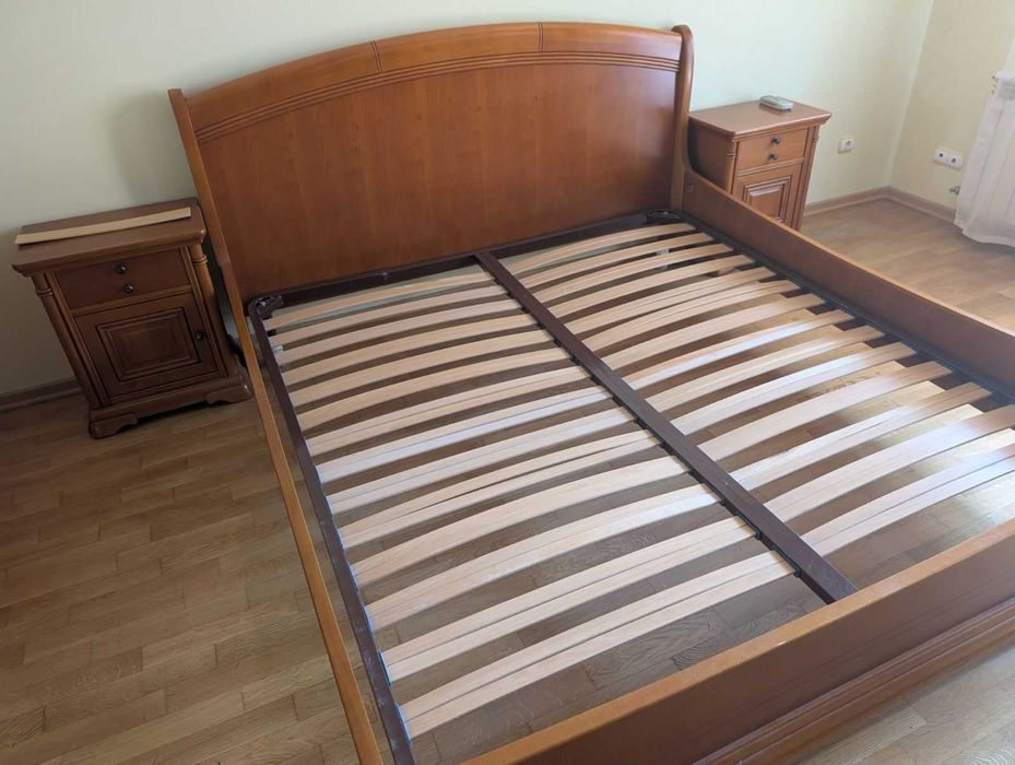 Спалня дърво масив