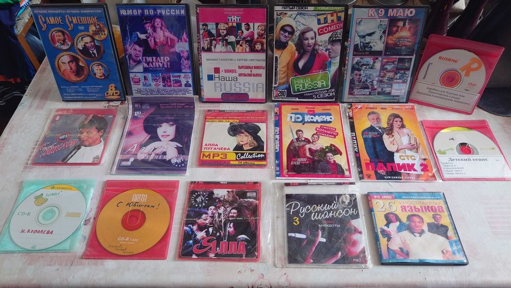 DVD и MP-3 диски с разными фильмами и музыкой в хор. состоянии