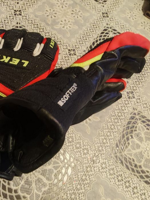 Продавам детски  състезателни  ръкавици leki