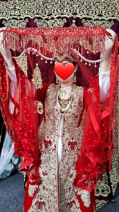 Ansambl kelin ko`ylak sotiladi juda chiroyli...