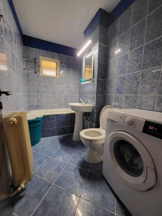 Proprietar, Ap.3 cam,Brasov,CentruCivic,2bai,boxa,parter inalt, izolat