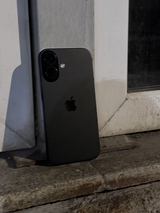телефон iPhone 16