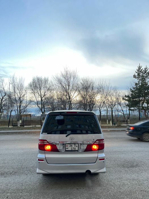 Автомашина Тойота Алфард