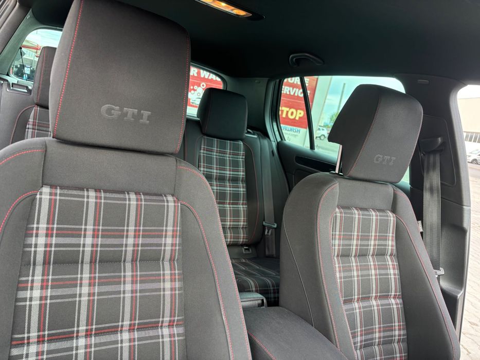 VW Golf 6 GTI , 211CP , EURO 5 full airbag , parcare laterală, RAR Aut