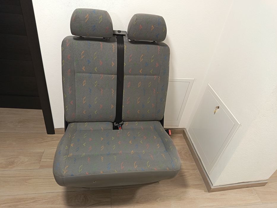 Scaune și banchete Vw Transporter T5 T6 (scaun șofer, bancheta  și scaun pasager, rândul din mijloc, bancheta spate, prinderi podea