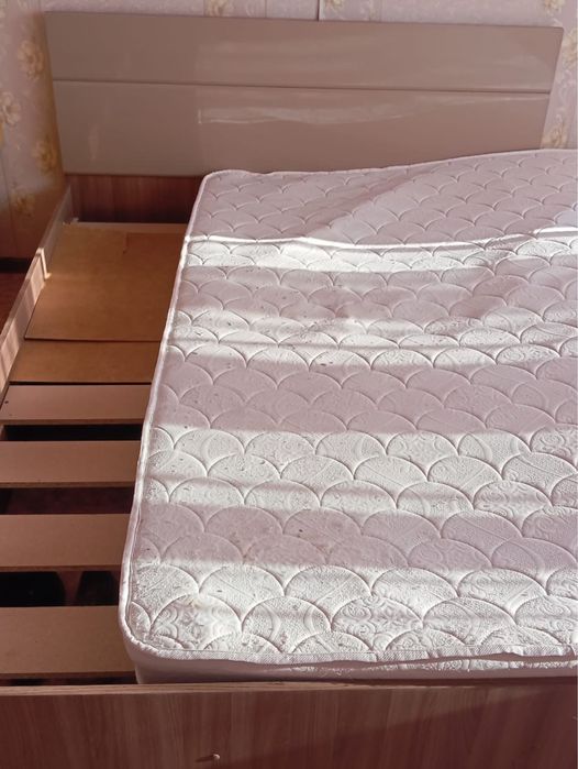 продам двухспальнюю кровать