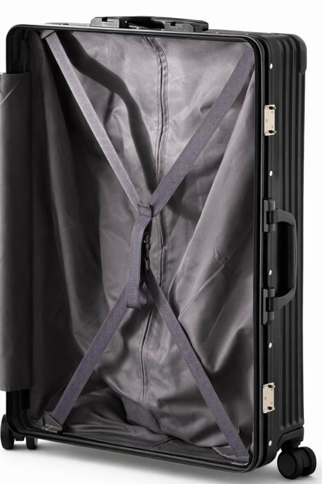 Чемодан с алюминиевой рамой