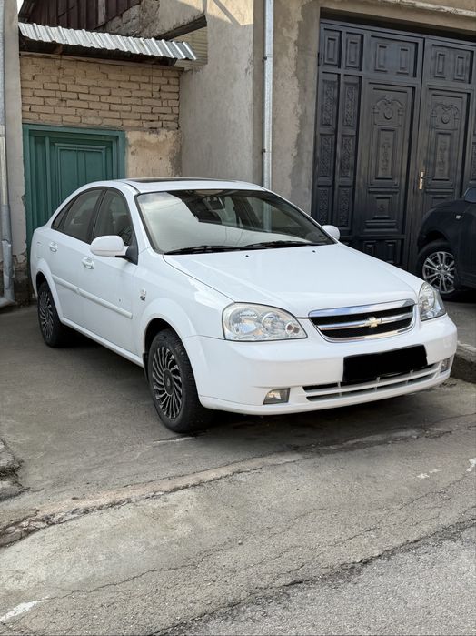 Lasetti 1.6 avtomat sotiladi