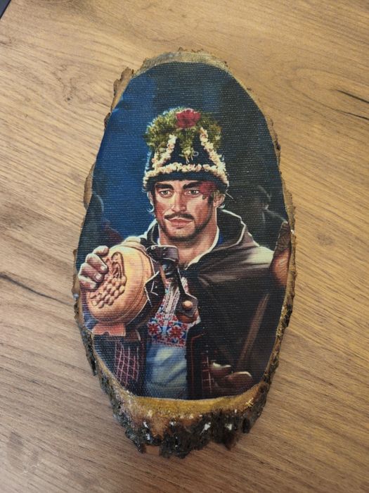 Ръчно изработени декоративни пана върху естествено дърво