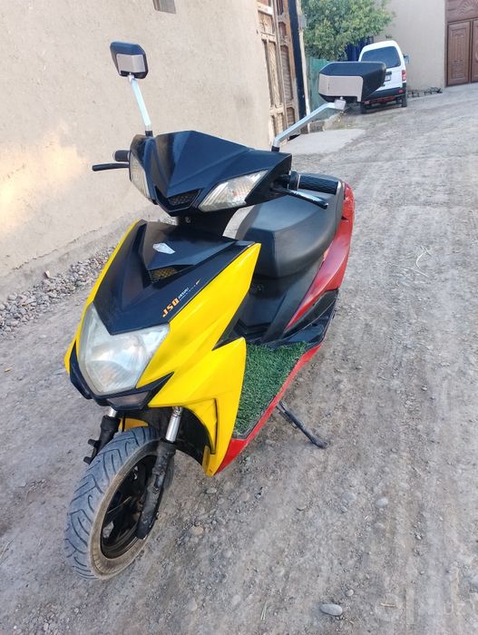 Skuter sotiladi.
