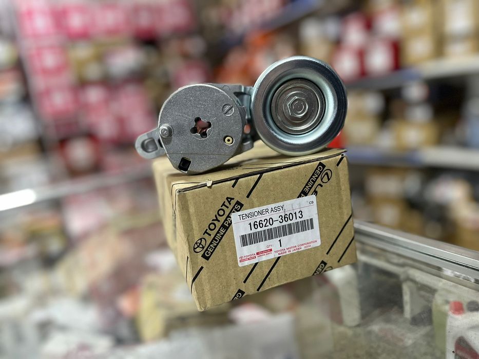Натяжитель привода ремня  Toyota Camry 50,55(объём 2.5)