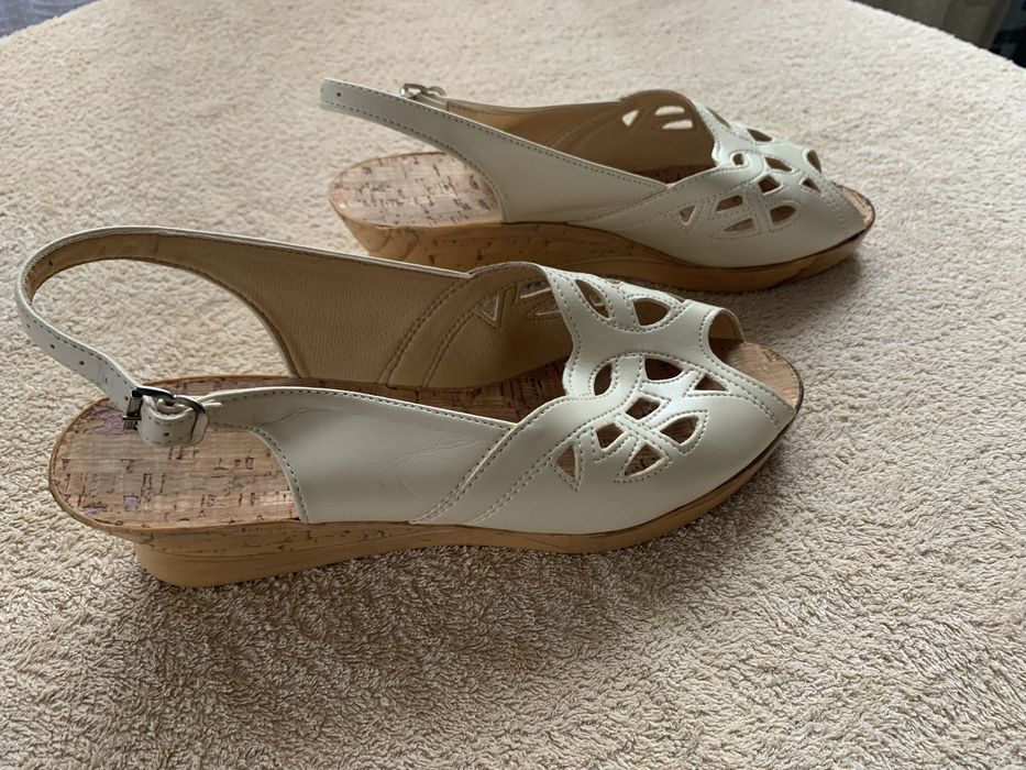 Босоножки  разные