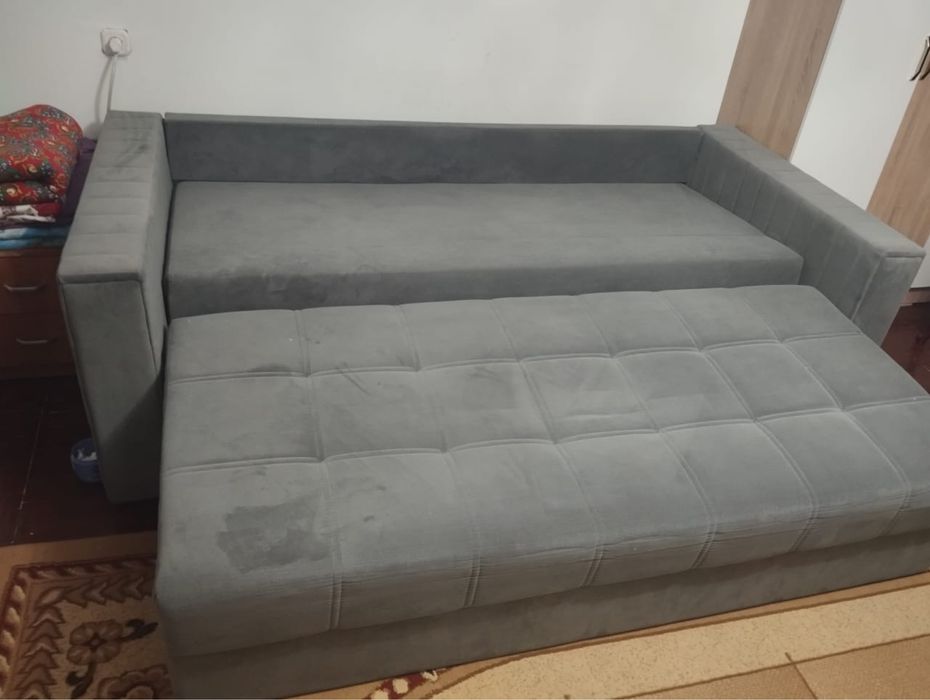 Средний диван продаю