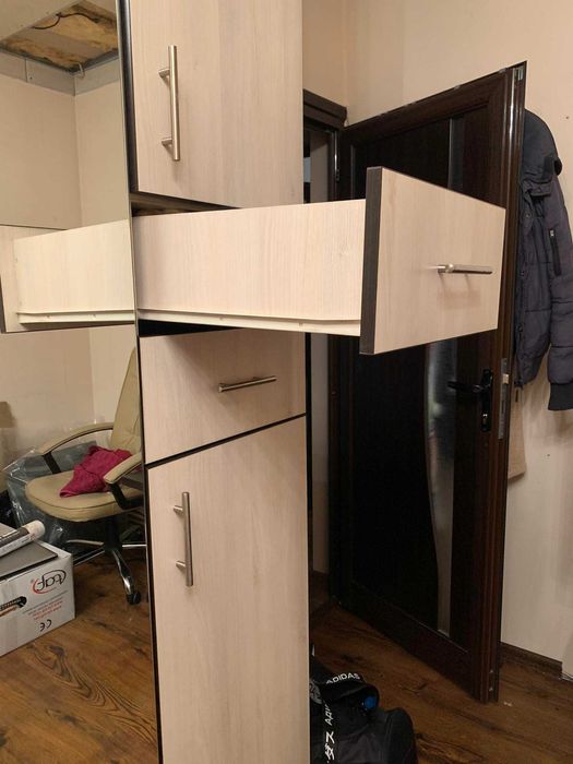 Мебели - гардероб; скрин, бюро