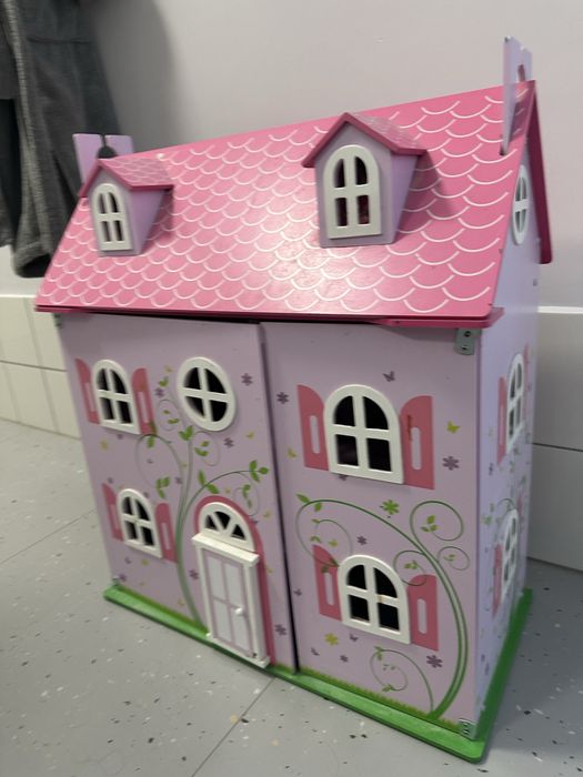 Продам кукольный домик